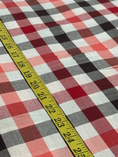 Red, dark brown and white plain buffalo check yarn-dyed fabric, with chambray effect on yarn intersection